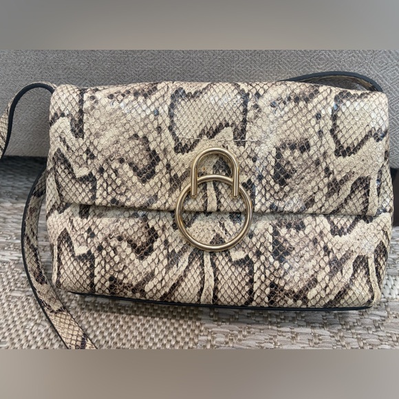 Vince Camuto snakeskin adjustable crossbody bag. Perfect condition - Picture 2 of 9